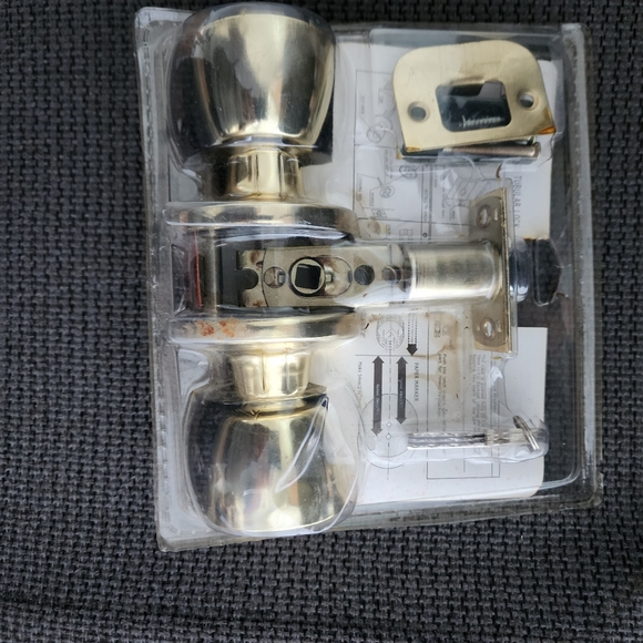 Keyed Entry Door Knob Lock, Brass Finish 3 keys included - Picture 7 of 7